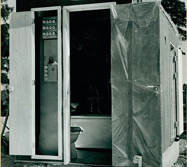 Prefab 1962 Prefabricerad del av ett rum med toalett och elcentral från 1962